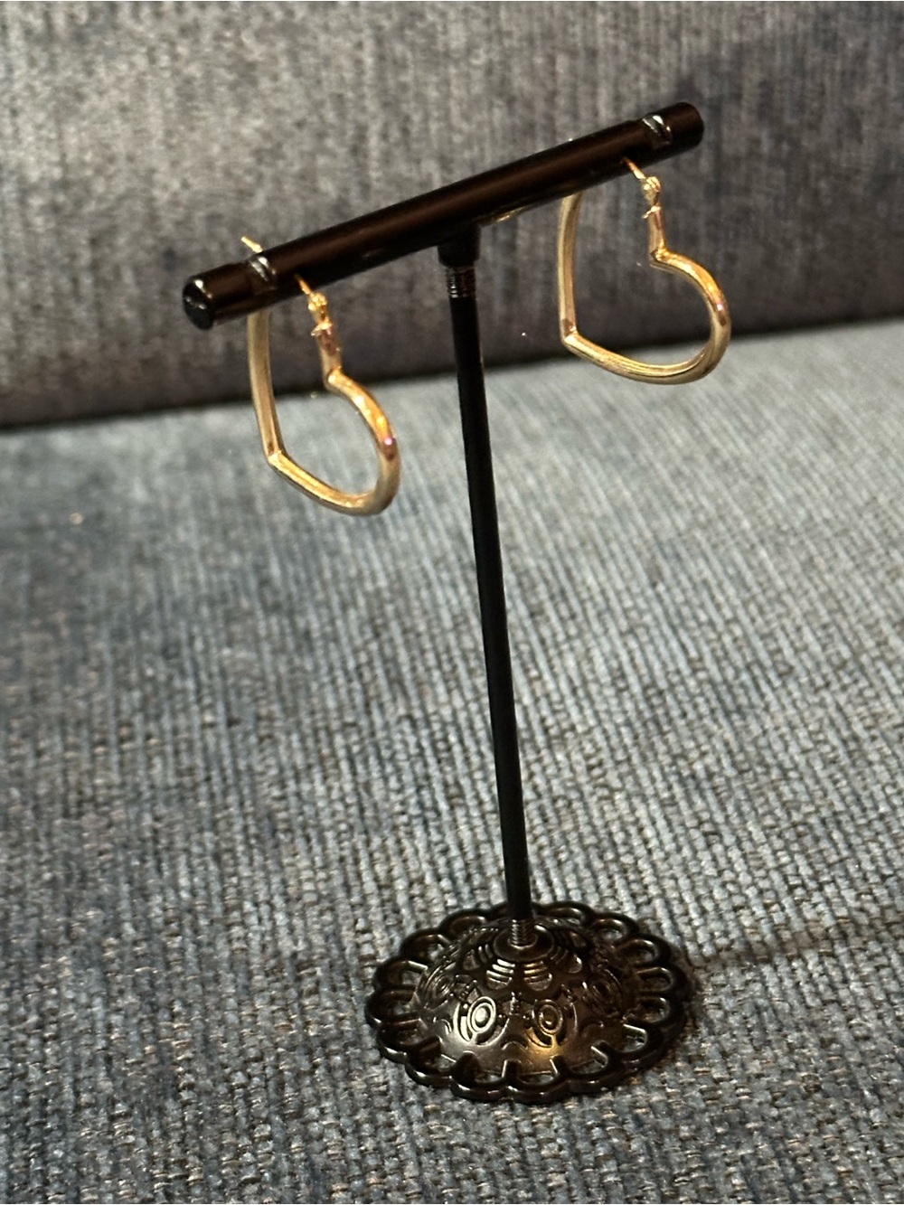 14L Gold Heart-Shaped Hoop Earrings